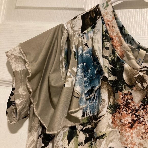 Bellamie Floral Ruffle Cut-out Sleeve Dress - Picture 4 of 7